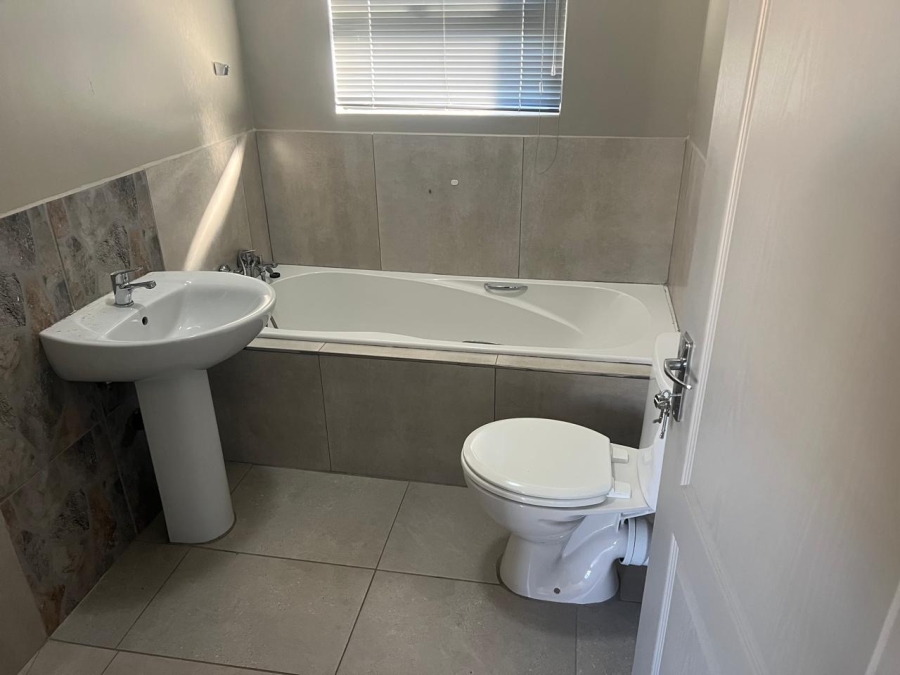 To Let 3 Bedroom Property for Rent in Ellaton North West